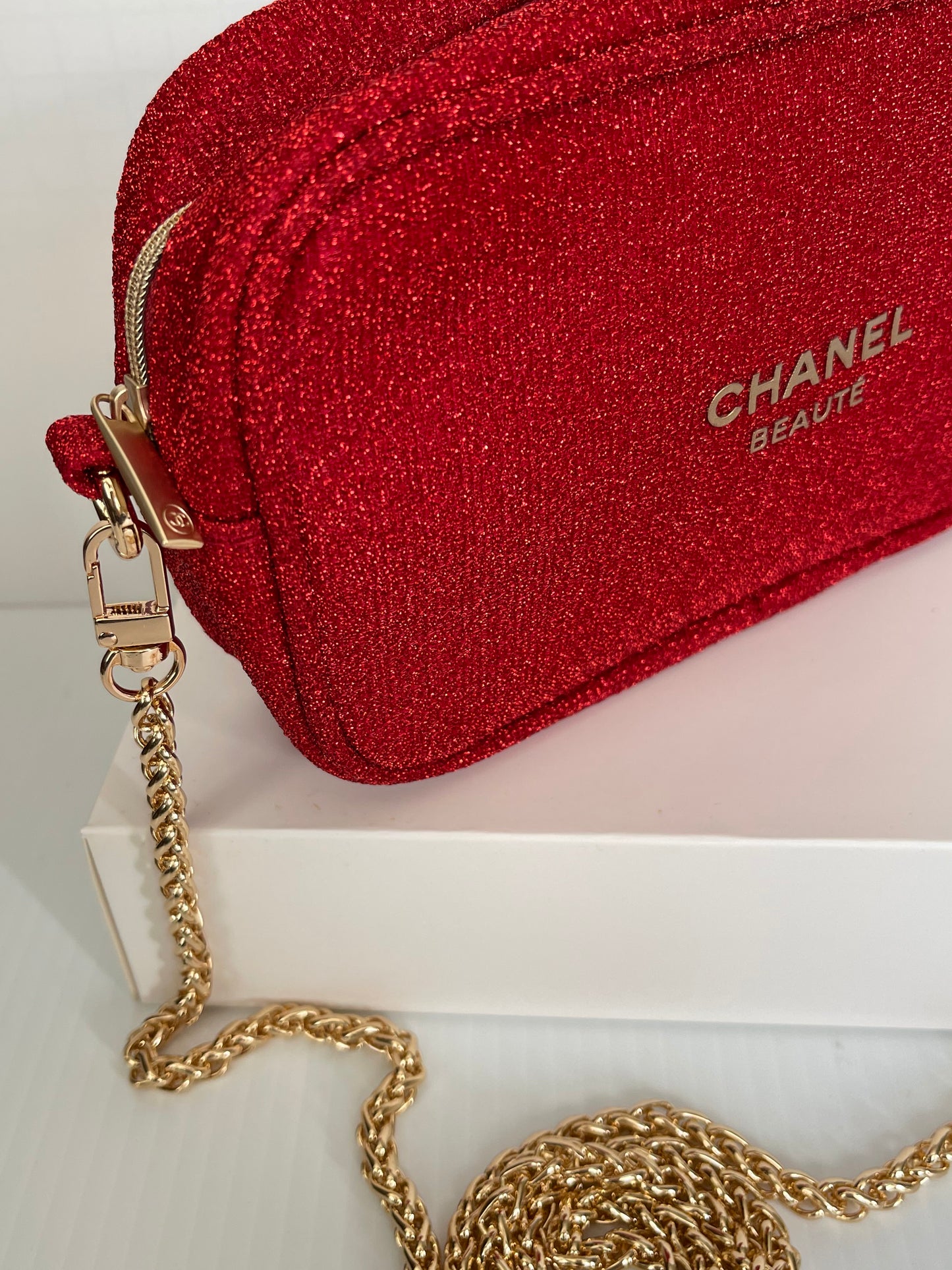 CC VIP Gift Red Gold Holiday Glitter Pouch Clutch Bag with Gold Crossbody Chain